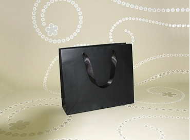 Luxusná čierna matná taška 16x8x25 cm – Model Satin (Saténové stuhy, 170g)