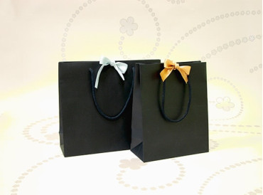 Luxusná čierna matná taška 16x8x25 cm (Model Plus, mašľa, 170g)